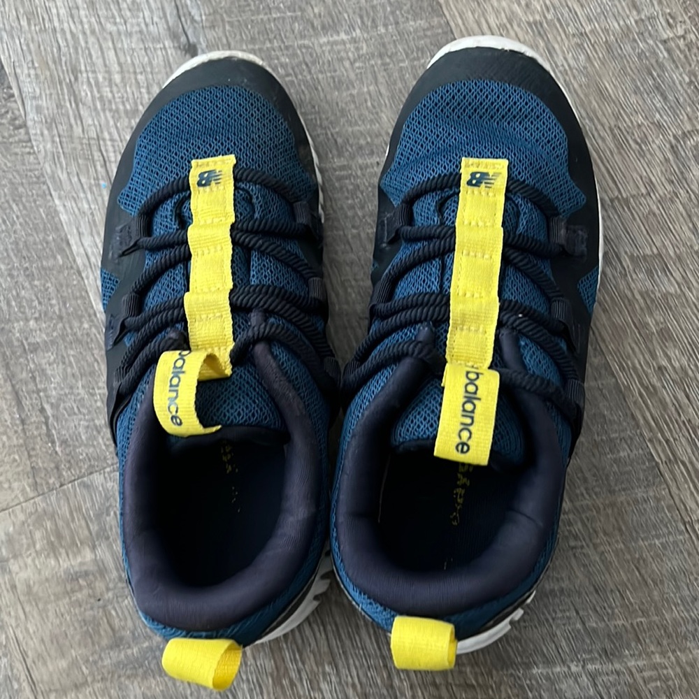 Boys new balance athletic shoes